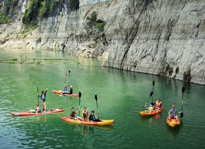 Kayaking & SUP – Khám phá hồ Hoà Bình – Vịnh Ngòi Hoa (1 ngày)