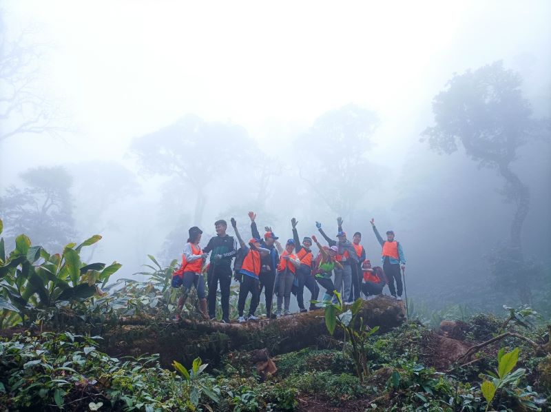 Trekking chinh phục mùa hoa đỗ quyên - Tây Côn Lĩnh (3N2Đ)