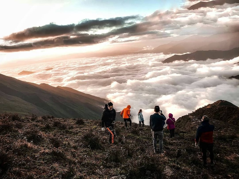 trekking-ta-chi-nhu-doi-hoa-tim-tren-may-2-ngay-1-dem