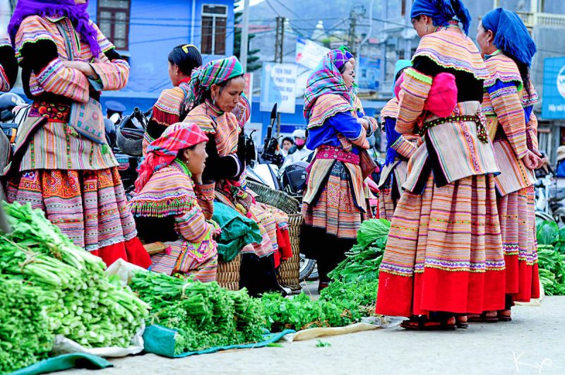 chợ phiên tại phố cổ đồng văn