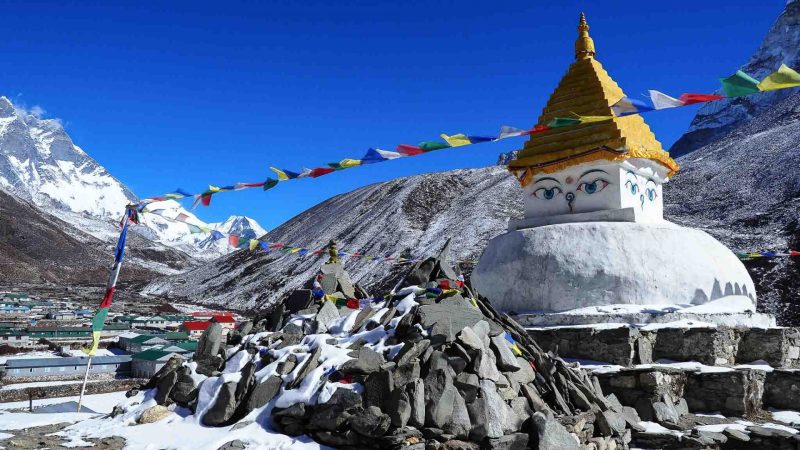 trekking everest base camp