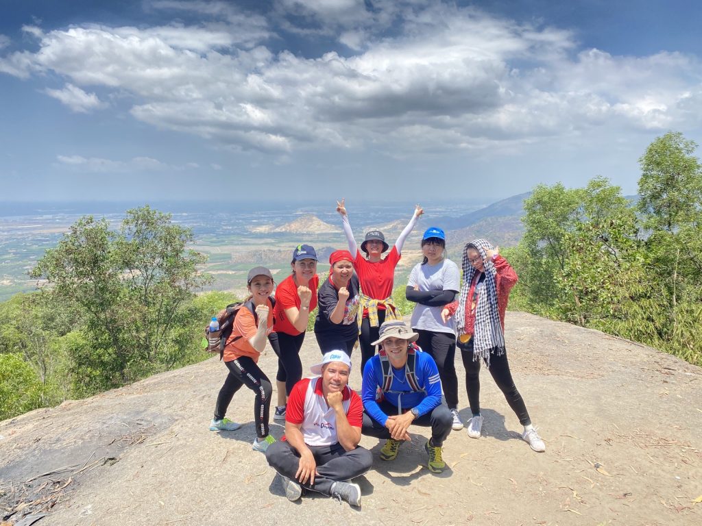 Tour trekking núi Dinh (1 ngày) – Vượt sóng mây, chạm đỉnh cảm xúc