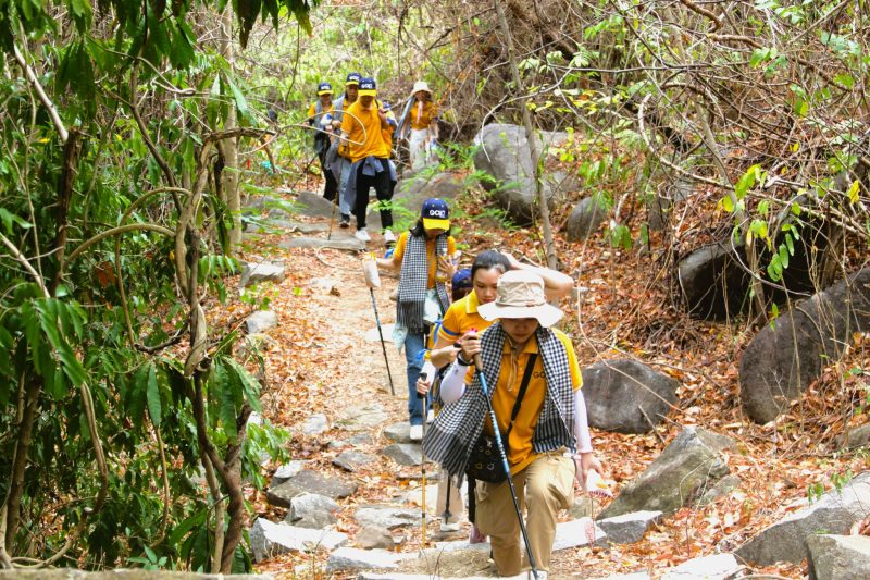 trekking núi tà cú