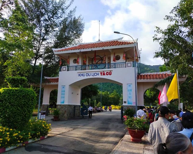 trekking núi tà cú