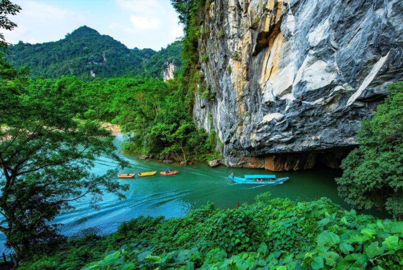 trekking phong nha