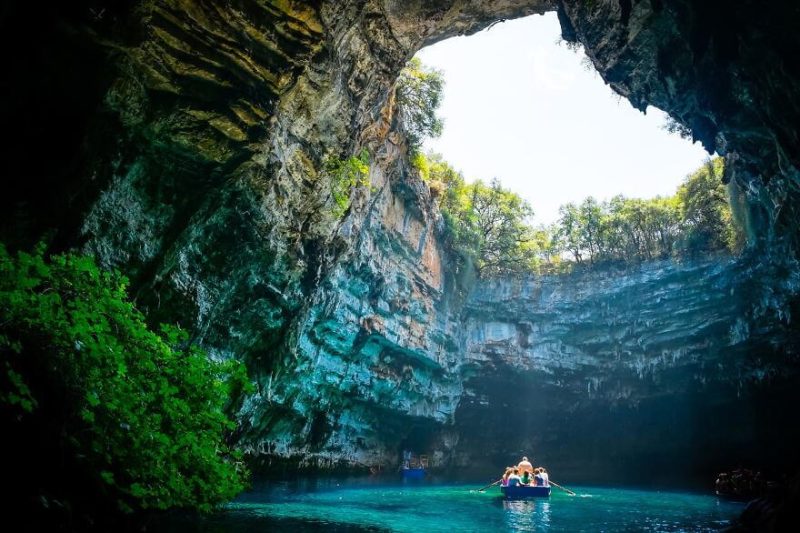 trekking phong nha