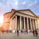 Đền Pantheon: là một công trình kiến trúc ở Roma, Ý. Chiếm vị trí nổi bật nhất trong pho sử đền đài La Mã và thế giới là đền Pantheon - "Ngôi đền của mọi vị thần" được xây dựng vào năm 118 - 126 dưới triều vua Hadrianus. Hình thức và quy mô ngôi đền vượt lên tất cả các đền đài có trước đó.