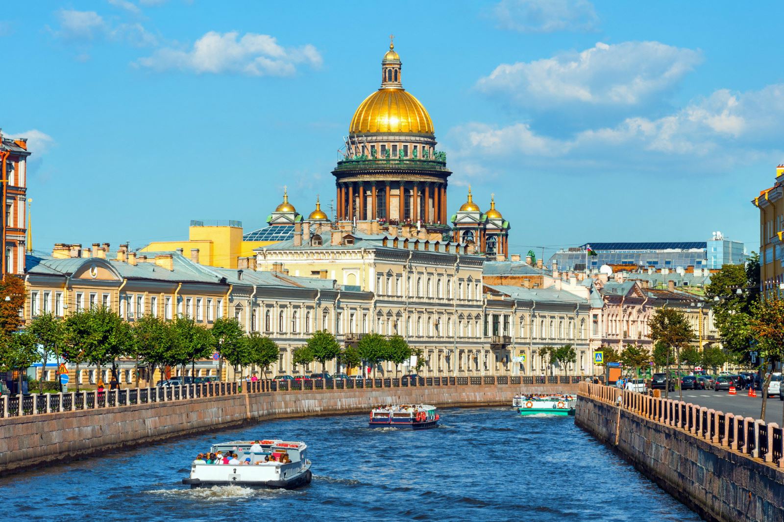 Du thuyền trên sông Neva chiêm ngưỡng vẻ đẹp St. Petersburg