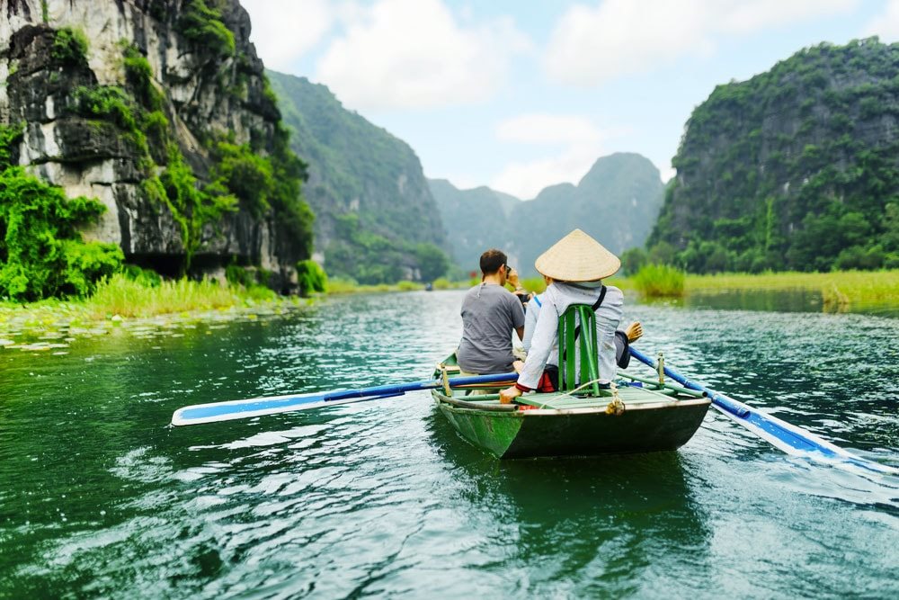 Tour du lịch Ninh Bình 1 ngày: Khám phá Hoa Lư – Tam Cốc