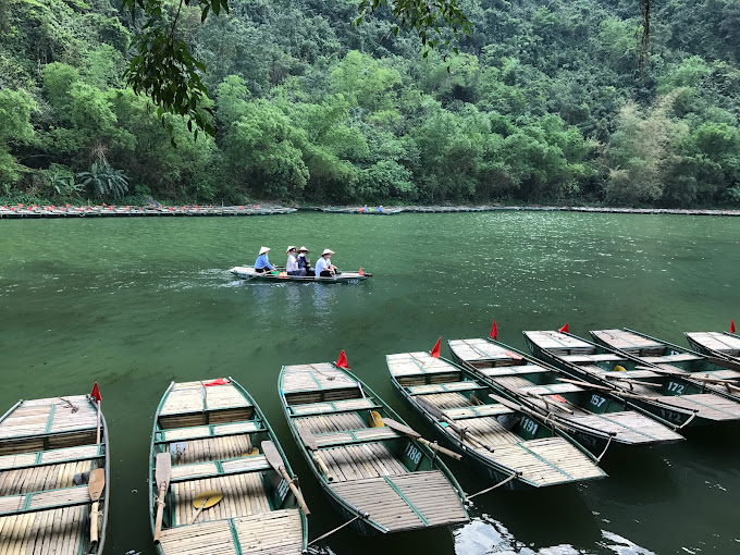 Tour Bái Đính – Tràng An 1 Ngày: Khám Phá Vẻ Đẹp Hùng Vĩ của Ninh Bình