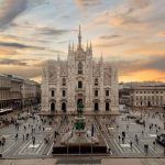 Nhà thờ Duomo: Kiệt tác kiến trúc Gothic, nhà thờ chính tòa của Tổng giáo phận Milano. Được xây dựng trong 5 thế kỷ, đây là nhà thờ Công giáo lớn thứ tư trên thế giới.